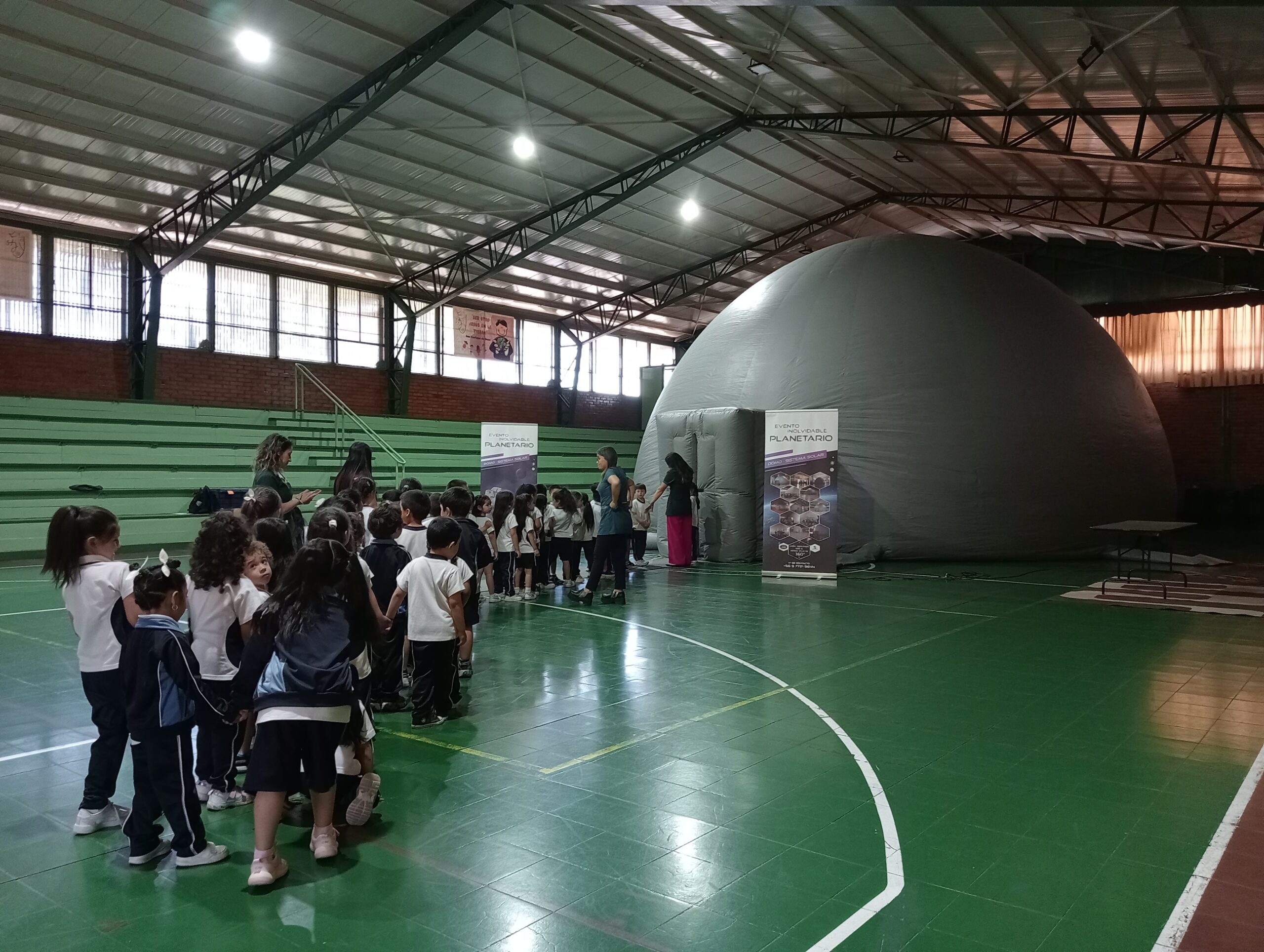 Exhibición en domo inmersivo sobre las constelaciones por Mundo Global