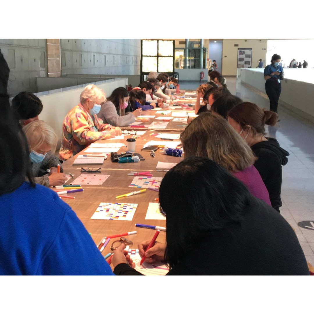 Exposición de paños pictóricos sobre la corporalidad y paisajes de la Cultura Chinchorro